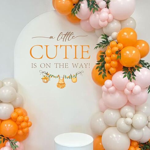 ملصق حائط A Little Cutie is On The Way - ملصقات ديكورات حفلات استقبال المولود الجديد، ملصقات حائط لمستلزمات الحفلات التي تكشف عن الجنس، ديكور حائط بخلفية قوس البالون، ملصق لافتة فطيرة لطيفة in Kuwait
