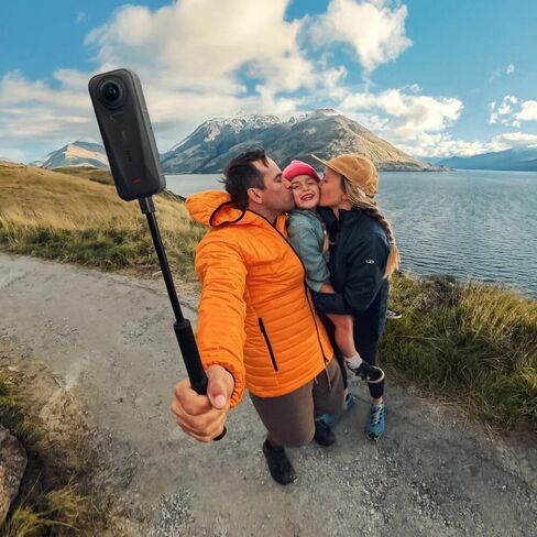 Insta360 X4 Air - كاميرا خفيفة الوزن 165 جرام 8K 360، تأثير عصا سيلفي غير مرئية، عدسات قابلة للاستبدال، التصوير أولاً والإطار لاحقًا، واقي الرياح المدمج، تثبيت حالة التدفق، تطبيق مدعوم بالذكاء الاصطناعي in Kuwait