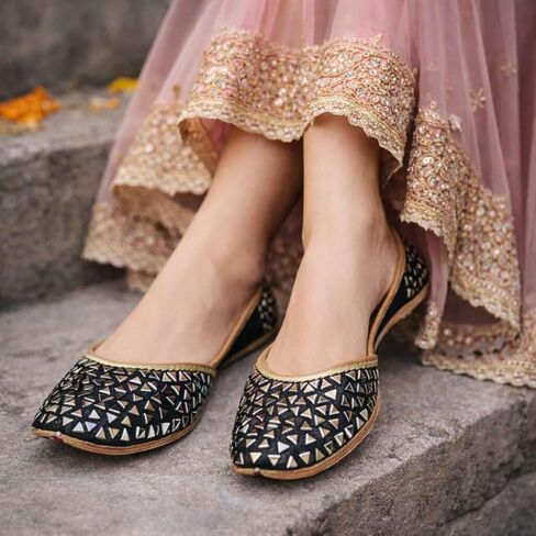 Stop n Style Punjabi Jutti للسيدات - أحذية هندية ذات مرآة عمل، أسود عرقي للزفاف in Kuwait