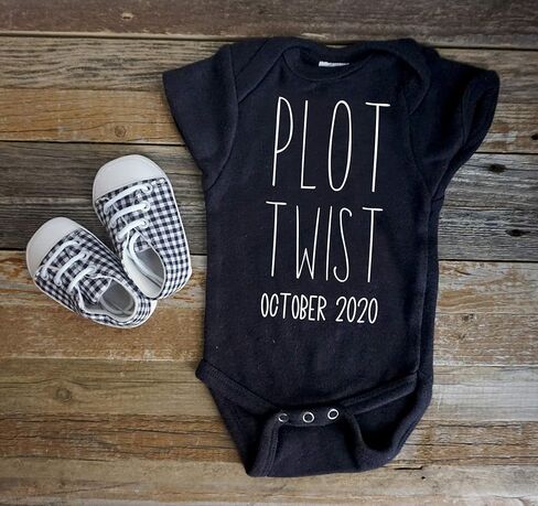 إعلان الحمل المضحك من Plot Twist، قطعة واحدة تكشف عن الطفل in Kuwait