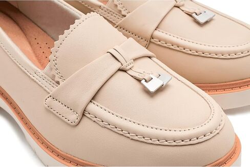 حذاء Westlynn Bella Loafer النسائي من مجموعة Clarks، جلد كريمي - 8 W US in Kuwait