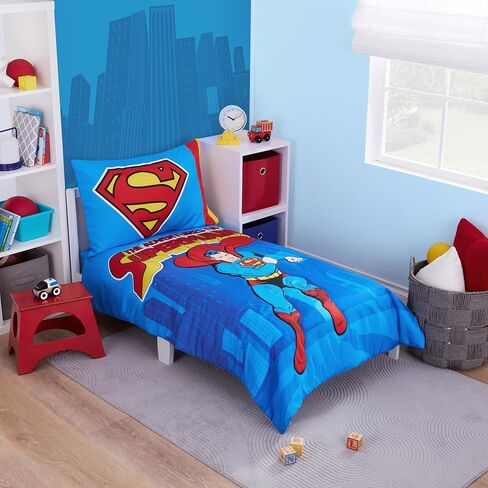 طقم سرير الأطفال NoJo Superman Up in The Sky المكون من 4 قطع يتضمن لحافًا وملاءة سفلية جاهزة وملاءة علوية مسطحة وغطاء وسادة ذو وجهين يناسب مرتبة الأطفال القياسية (منتج مرخص رسميًا) in Kuwait