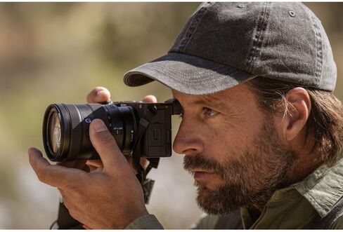 كاميرا Sony Alpha a6700 بدون مرآة، ومستشعر 26 ميجابكسل، وفيديو 4K، ووظائف صديقة لمدونة الفيديو مع عدسة 18-135 ملم (ILCE-6700M/B) + بطاقة ذاكرة سعة 64 جيجابايت + طقم فلتر + بطارية متوافقة مع NP-FZ100 + المزيد in Kuwait