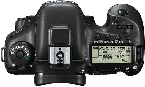 حزمة كاميرا Canon EOS 7D Mark II DSLR | مستشعر APS-C بدقة 20.2 ميجابكسل، وكاميرا DIGIC 6 مزدوجة، والتركيز البؤري التلقائي من النوع المتقاطع 65 نقطة، والتصوير المستمر بمعدل 10 إطارات في الثانية | للرياضة والحياة البرية (9128B002) + بطاقة 64 جيجابايت + حقيب in Kuwait