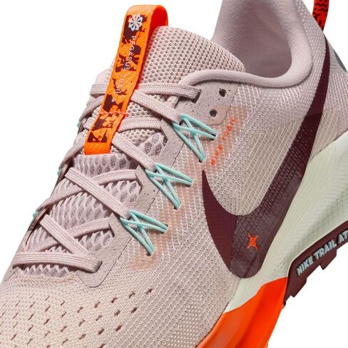 حذاء React Pegasus Trail 5 للسيدات (602 - أحمر Silt/Dark Team Red-Hyper Crimson) in Kuwait