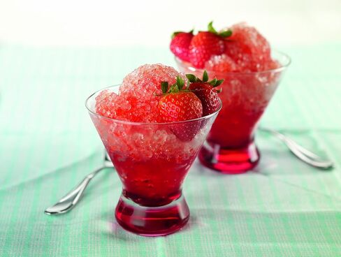 Cuisinart SCM-10P1 Snow Cone Maker, Professional Motor and Blade Mechanism has Interlock Safety Feature that Creates Real Shaved Ice for Snow Cones, Slushies', Frozen Lemonades or Adult Drinks, Red in Saudi Arabia
