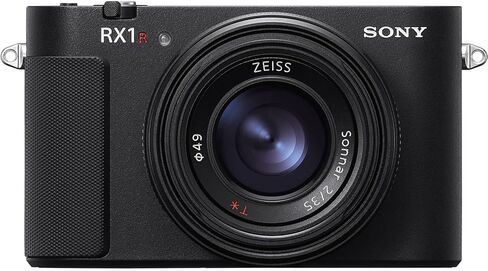 كاميرا Sony RX1R III مدمجة ممتازة ذات إطار كامل ومُحسَّنة بمستشعر CMOS بدقة 61 ميجابكسل وعدسة ZEISS® Sonnar T* مقاس 35 مم ببعد بؤري F2 ومعالج BIONZ XR™‎ والتعرف على الهدف القائم على الذكاء الاصطناعي (حزمة القيمة) in Kuwait