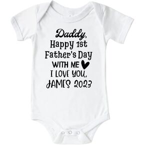 Daddys First Father Day Onesie With Me، زي طفل رضيع لعيد الأب الأول، هدايا شخصية لعيد الأب الأول من طفلة، ابنة، ابن، زوجة، زي طفل سعيد لعيد الأب الأول. in Kuwait