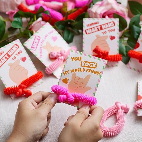 Joyin 30 Pack بطاقات هدايا عيد الحب مع مجموعة ألعاب سلسلة متعددة الألوان ، ألعاب Noodle Unicorn ، ألعاب تململ الإجهاد للأطفال Favors ، تبادل هدايا الفصل الدراسي ، جائزة اللعبة in Saudi Arabia