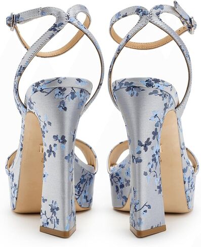 صندل Caia ذو نعل سميك من Badgley Mischka، زهور زرقاء، 6.5 in Kuwait