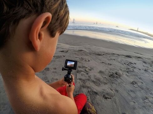GoPro LCD Touch BacPac (الكاميرا غير متضمنة) (ملحق GoPro الرسمي) (متجدد) in Kuwait