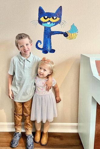 ملصق Pete The Cat Messy Cupcake - ملصق حائط من الفينيل رائع لغرفة نوم الأطفال أو الحضانة (14 بوصة × 14 بوصة) in Kuwait