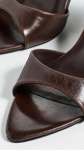 حذاء نسائي من Tony Bianco بكعب عالٍ Hallie، Choc Vintage، 8 متوسط ​​أمريكي in Kuwait