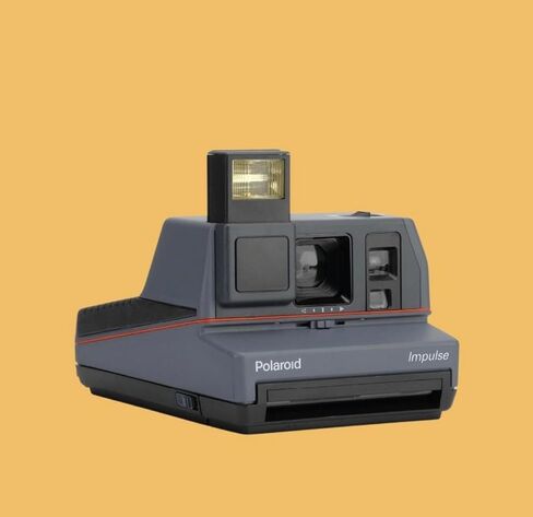 كاميرا بولارويد إمبالس بورتريه الفورية – سلسلة Vintage 600 | فلاش مدمج وعدسة صورة مقربة | يستخدم فيلم Polaroid 600 (متجدد) in Kuwait