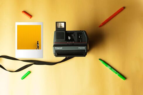 كاميرا بولارويد إمبالس بورتريه الفورية – سلسلة Vintage 600 | فلاش مدمج وعدسة صورة مقربة | يستخدم فيلم Polaroid 600 (متجدد) in Kuwait