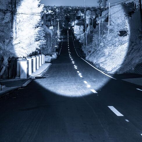 مصباح Z-BOLT® Blazer LED بالأشعة تحت الحمراء - رميات شعاعية بطول 1000 متر - نظام عدسات تلسكوبية - قابل للتعديل من 6 درجات إلى 25 درجة من الشعاع إلى الفيضانات (طاقة الوقود المزدوجة) in Kuwait
