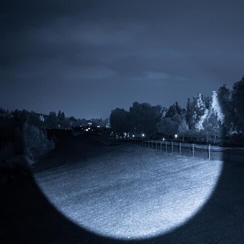 مصباح Z-BOLT® Blazer LED بالأشعة تحت الحمراء - رميات شعاعية بطول 1000 متر - نظام عدسات تلسكوبية - قابل للتعديل من 6 درجات إلى 25 درجة من الشعاع إلى الفيضانات (طاقة الوقود المزدوجة) in Kuwait