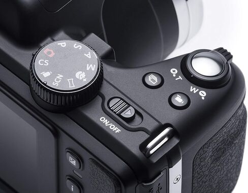 كاميرا رقمية Kodak PIXPRO Astro Zoom AZ421-BK بدقة 16 ميجابكسل مع تكبير بصري 42X وشاشة LCD 3 بوصة (أسود) (متجددة) in Kuwait