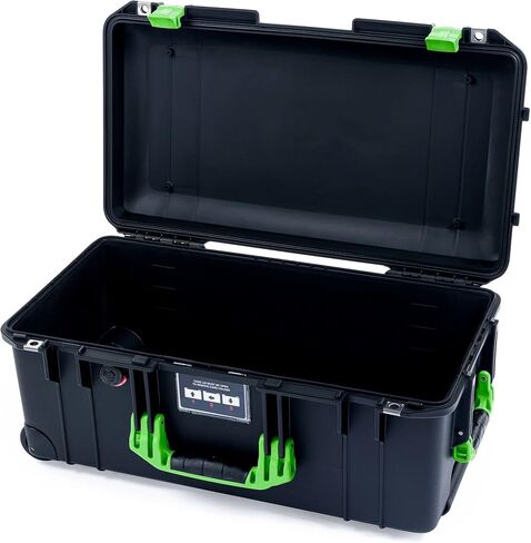 علبة Pelican Black & Lime Green 1556 مع عجلات. تأتي فارغة. in Kuwait