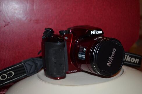 كاميرا Nikon COOLPIX P500 12.1 CMOS الرقمية مع عدسة تكبير بصري واسعة الزاوية 36x NIKKOR وفيديو عالي الدقة 1080 بكسل (أحمر) (متجدد) in Kuwait