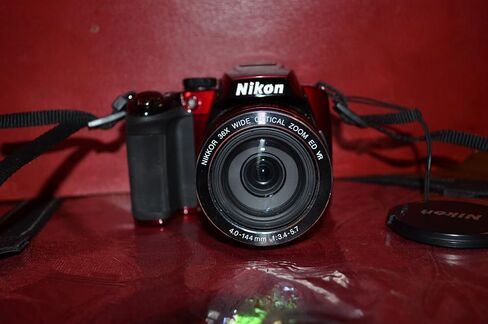 كاميرا Nikon COOLPIX P500 12.1 CMOS الرقمية مع عدسة تكبير بصري واسعة الزاوية 36x NIKKOR وفيديو عالي الدقة 1080 بكسل (أحمر) (متجدد) in Kuwait