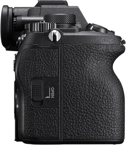 كاميرا Sony a7 V بدون مرآة مع عدسة FE مقاس 28-70 مم f/3.5-5.6 OSS II + مقبض التصوير اللاسلكي Sony GP-VPT3 + SanDisk Extreme Pro سعة 128 جيجابايت + حقيبة حمل الكاميرا + المزيد (حزمة مكونة من 16 قطعة) in Kuwait