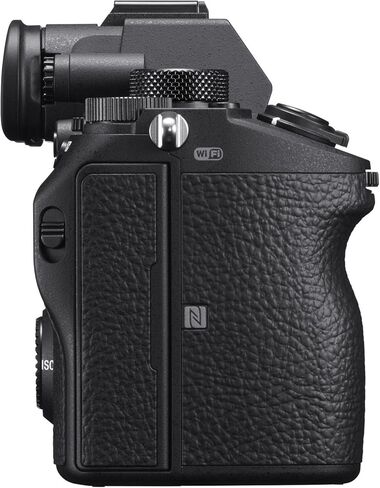 كاميرا Sony a7 III بدون مرآة مع عدسة FE مقاس 28-70 مم f/3.5-5.6 OSS + مقبض التصوير اللاسلكي Sony GP-VPT3 + SanDisk Extreme Pro سعة 128 جيجابايت + حقيبة حمل الكاميرا + المزيد (حزمة مكونة من 18 قطعة) in Kuwait