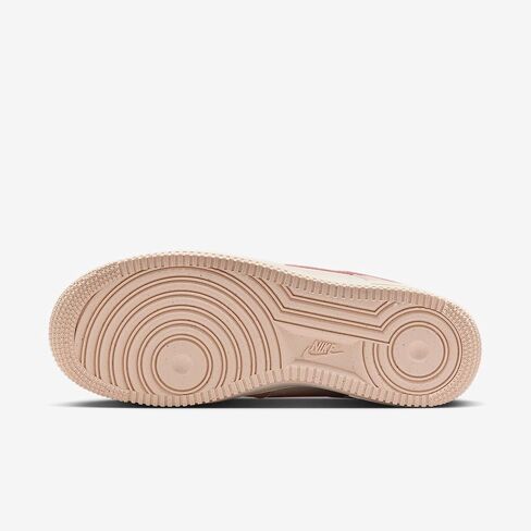 حذاء Nike Air Force 1 '07 Next Nature للنساء (لؤلؤ ناعم/أبيض لؤلؤي/وردي حبيبي) مقاس 7.5 in Kuwait