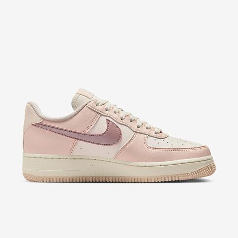حذاء Nike Air Force 1 '07 Next Nature للنساء (لؤلؤ ناعم/أبيض لؤلؤي/وردي حبيبي) مقاس 7.5 in Kuwait