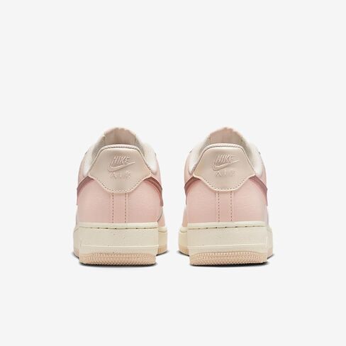 حذاء Nike Air Force 1 '07 Next Nature للنساء (لؤلؤ ناعم/أبيض لؤلؤي/وردي حبيبي) مقاس 7.5 in Kuwait