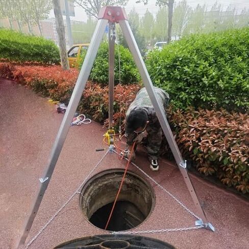 Heavy-Duty Rescue Tripod with Winch for Confined Spaces - 1200/1800/2600lbs Capacity, Retractable Legs, Ideal for Well & Sewer Rescue Operations - Durable Emergency Equipment,A in Saudi Arabia