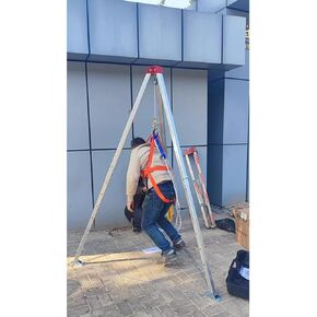 Heavy Duty Portable Rescue Tripod Kit for Confined Spaces, Aluminum Emergency Tripod with Self-Locking Safety Device, 1800lbs Winch for Well & Sewer Rescue,1800lbs/816kg Winch in Kuwait