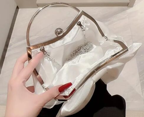 حقيبة بقفل بسلسلة معدنية لامعة على شكل فيونكة، حقيبة مسائية، عيد الميلاد، الزفاف مع حزام سلسلة قابل للفصل. in Saudi Arabia