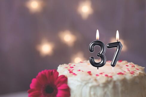 شموع عيد ميلاد ذهبية 2.35 بوصة 37 و73، رقم 37 و73 لتزيين الكيك للرجال والنساء وحفلات أعياد الميلاد in Saudi Arabia