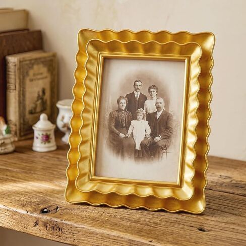 5x7 White Scalloped Picture Frame Scallop Edges Resin Vintage Decorative Picture Frames Front Wavy Gold Trim Art Tabletop Display Wall Hanging, Gift for Christmas Home Decor in Saudi Arabia