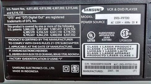 سامسونج DVD-V9700 HIFI ستيريو DVD وVCR كومبو مسجل 4 رأس دوار. مسجل فيديو رقمي - بدون موالف مع HDMI، DVIX، DTS المحيطي، DOLBY DIGITSL. جهاز التحكم عن بعد + أسلاك موصل AV (متجددة) in Kuwait