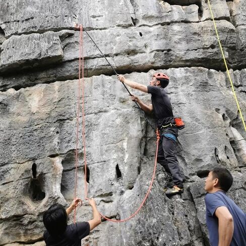 عصا كليب أب روك Quickdraws Carabiners تسلق الملحقات أداة الوصول خفيفة الوزن قابلة للتمديد (122 بوصة) أداة مشبك عصا قابلة للتعديل للتسلق الرياضي وقص الترباس in Kuwait