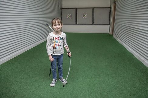 Bear Archery Wizard Youth Bow Set Includes Arrows Recommended for Ages 5 to 10 (Right Hand/Left Hand) in Saudi Arabia