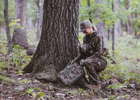 ALPS OutdoorZ Summit Trail Seat – Self-Inflating Lightweight Hunting Seat Cushion in Mossy Oak Greenleaf with Insulated Padding, Non-Slip Base & Compact Stuff Sack for Hunting, Camping & Hiking in Saudi Arabia