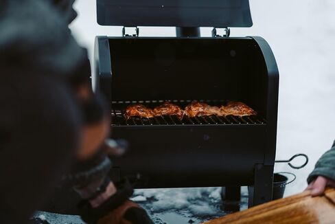 Green Mountain Grills Trek Prime 2.0 Portable Pellet Grill with Cover, WiFi Smart Control, 12V Power, Wood Pellet Smoker for Camping, Tailgating & RV Use, Compact BBQ Grill in Saudi Arabia