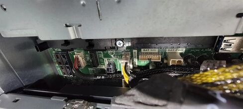PCIe Extender Card for DELL POWEREDGE R740xd Server, 4 x 2.5 U.2 NVMe Mid, MFMV5 in Saudi Arabia