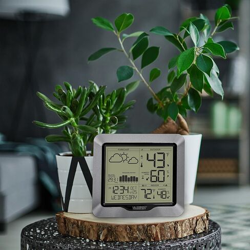 La Crosse Technology Advanced Wireless Weather Station: Dynamic Icons, Barometric Pressure, Atomic Time, Temperature/Humidity Gauge, Recording, Stylish Display, Fast Reception & Long Range (330 Feet) in Saudi Arabia