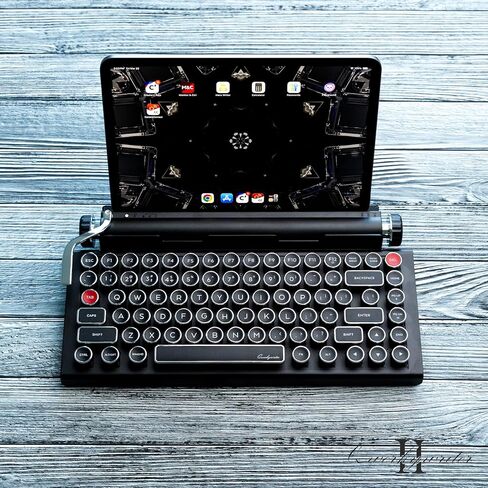QWERKYTOYS QWERKYWRITER 2 لوحة مفاتيح ميكانيكية ممتازة من الألومنيوم مع مفاتيح قابلة للتبديل السريع، وضع لاسلكي سريع، مقبض تمرير الصفحة وحامل كمبيوتر لوحي عالي التحمل Mac/Win/Android/iOS in Saudi Arabia