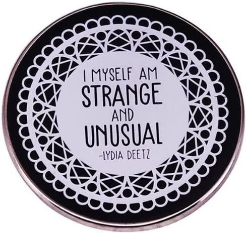 أنا نفسي كلمات غريبة وغير عادية دبوس ملابس أشكال مختلفة خطوط فيلم الرعب شارة بروش دبوس أبيض وأسود بروش هالوين التلبيب شارة الملابس وقبعة الديكور in Kuwait