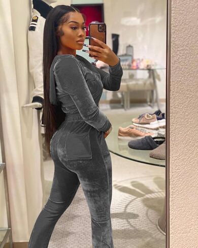 بدلة رياضية نسائية بلون سادة مكونة من قطعتين من القطيفة مكونة من قطعتين للنساء، سترة علوية قصيرة بغطاء للرأس بأكمام طويلة وسروال مرن واسع مجموعة ملابس رياضية كاجوال بدلة رياضية للركض مع جيوب in Kuwait