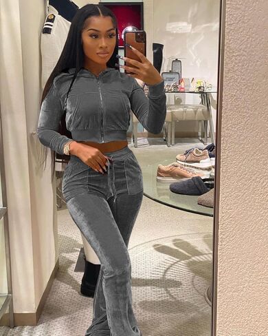 بدلة رياضية نسائية بلون سادة مكونة من قطعتين من القطيفة مكونة من قطعتين للنساء، سترة علوية قصيرة بغطاء للرأس بأكمام طويلة وسروال مرن واسع مجموعة ملابس رياضية كاجوال بدلة رياضية للركض مع جيوب in Kuwait