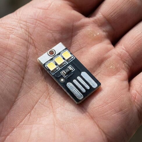 20 حزمة من مصابيح LED USB الصغيرة، مصباح يدوي بسلسلة مفاتيح صغيرة جدًا، ضوء ليلي للطوارئ لانقطاع التيار الكهربائي، والتخييم والبقاء على قيد الحياة، مجموعة كبيرة بيضاء ساطعة 6000 كلفن لبنك الطاقة in Kuwait