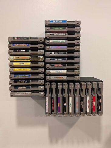 شاشة عرض منظم لألعاب الفيديو مثبتة على الحائط متوافقة مع خراطيش NES (نظام نينتندو الترفيهي)، باللون الأسود، تحمل 10 خراطيش، مجموعة من 3 in Saudi Arabia