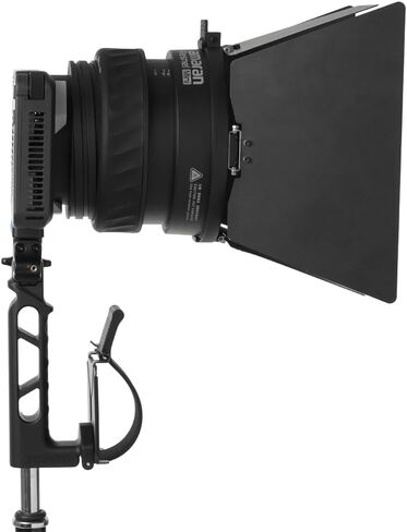 Amaran Mini Fresnel، عدسة Bowens Mount Fresnel المدمجة للغاية لـ amaran Ray 60c و120c، شعاع قابل للتعديل 15°–30°، تعزيز الإخراج 6×، يتضمن أبواب الحظيرة الصغيرة ذات 4 أوراق in Saudi Arabia