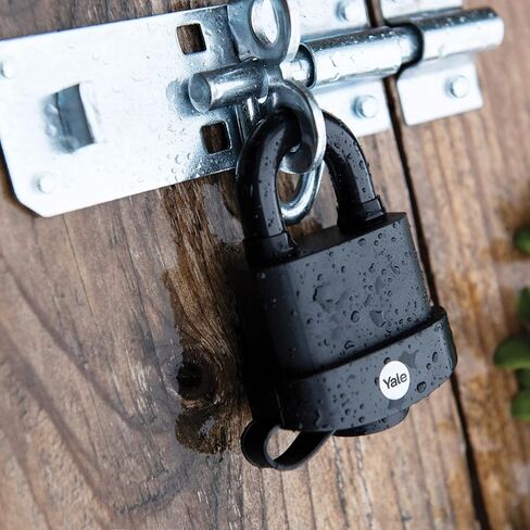 قفل مصفح عريض عالي الأمان مقاوم للطقس من Yale مقاس 2-1/16 بوصة مع سلسلة مقاس 15/16 بوصة و3 مفاتيح على حد سواء للبوابة الخارجية والسياج والتخزين in Kuwait